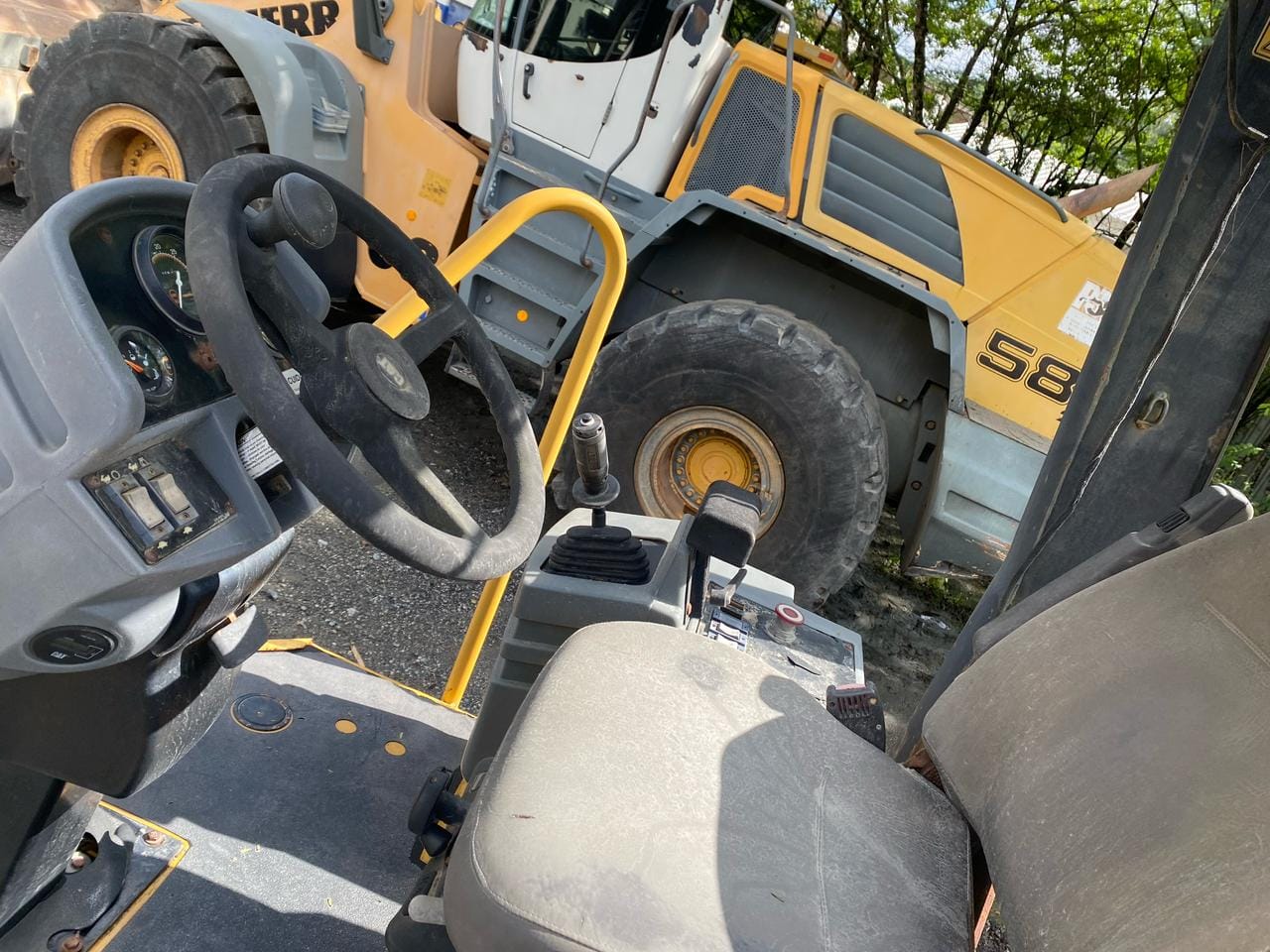 Rolo compactador Caterpillar CS 423E 2010 - Imagem 4