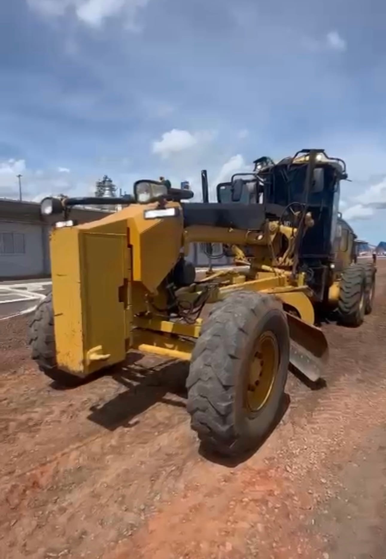 Motoniveladora Caterpillar 12M 2010 - Imagem 1