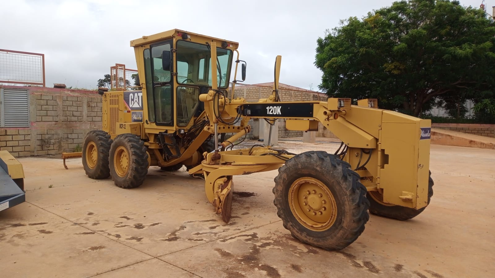 Motoniveladora Caterpillar 120K 2011 - Imagem 1