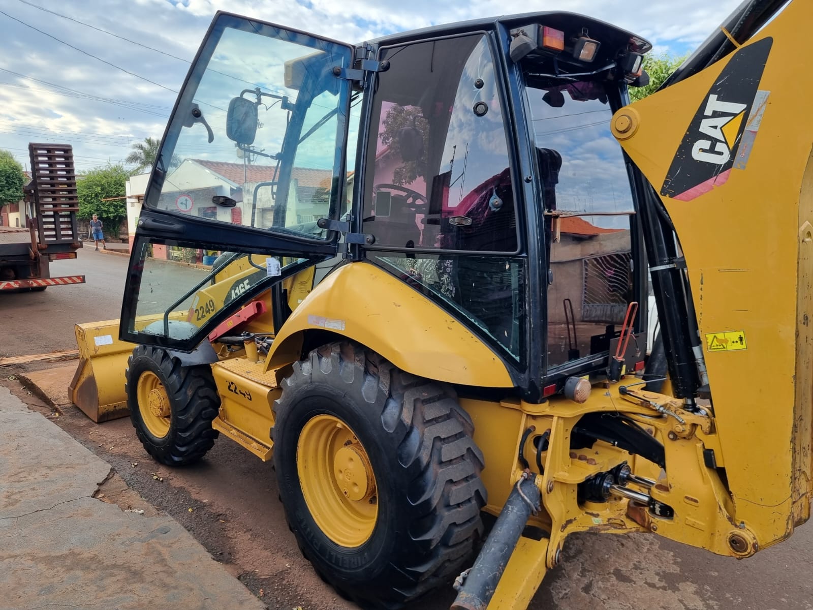 Retroescavadeira Caterpillar 416 2014 - Imagem 2