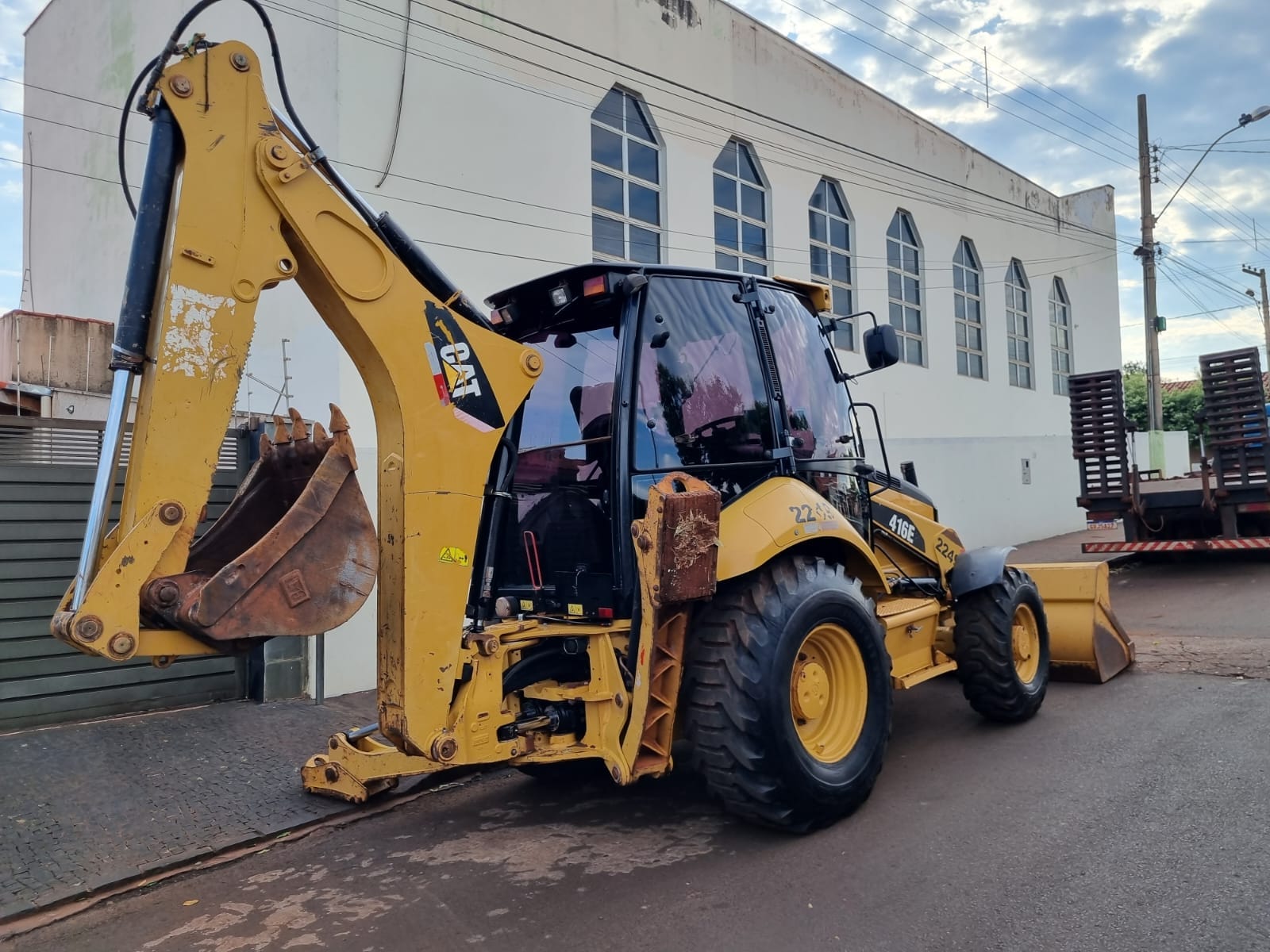 Retroescavadeira Caterpillar 416 2014 - Imagem 3