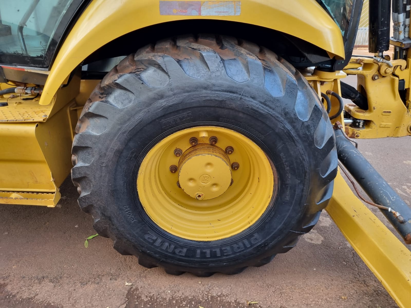 Retroescavadeira Caterpillar 416 2014 - Imagem 6