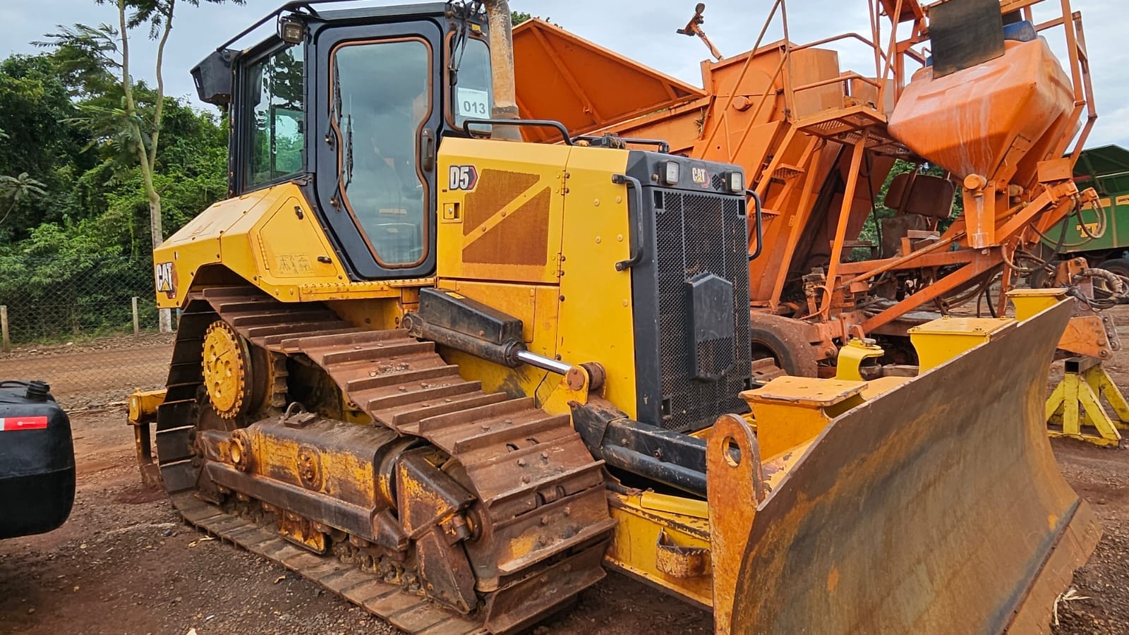 Trator de esteira Caterpillar D5 2022 - Imagem 1