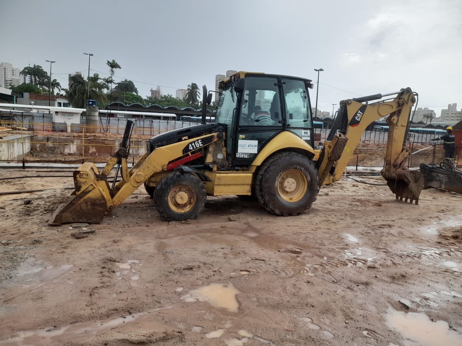 Retroescavadeira Caterpillar 416E 2011 - Imagem 5