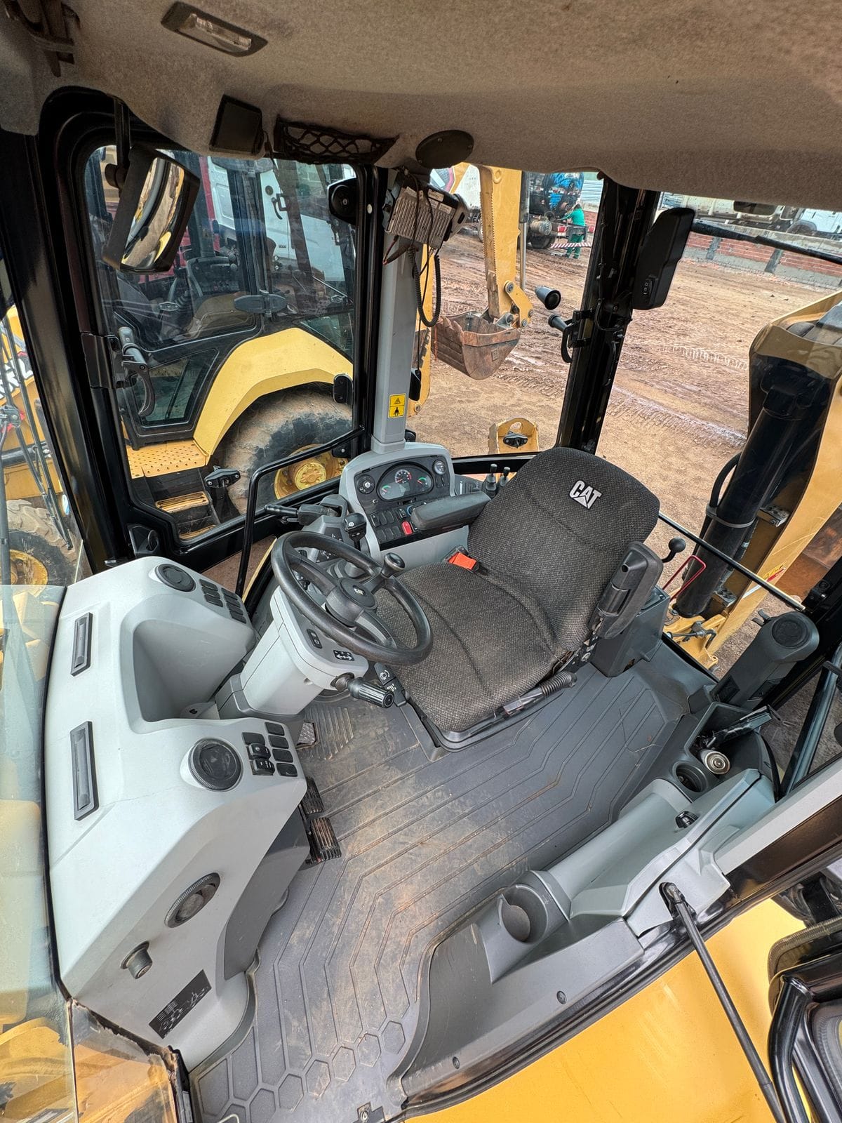 Retroescavadeira Caterpillar 416F 4X4 AC 2021 - Imagem 5