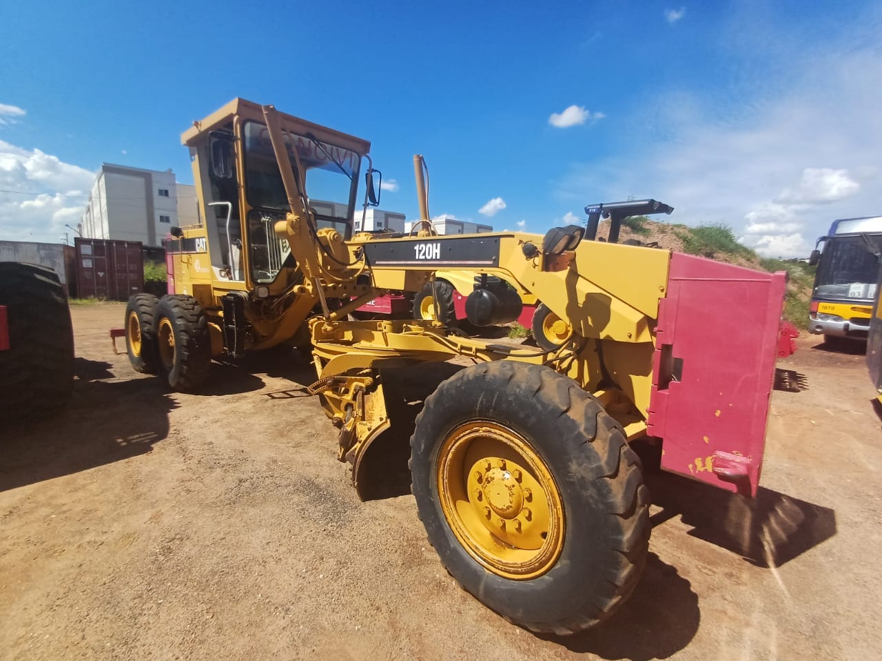 Motoniveladora Caterpillar 120H 2001 - Imagem 1