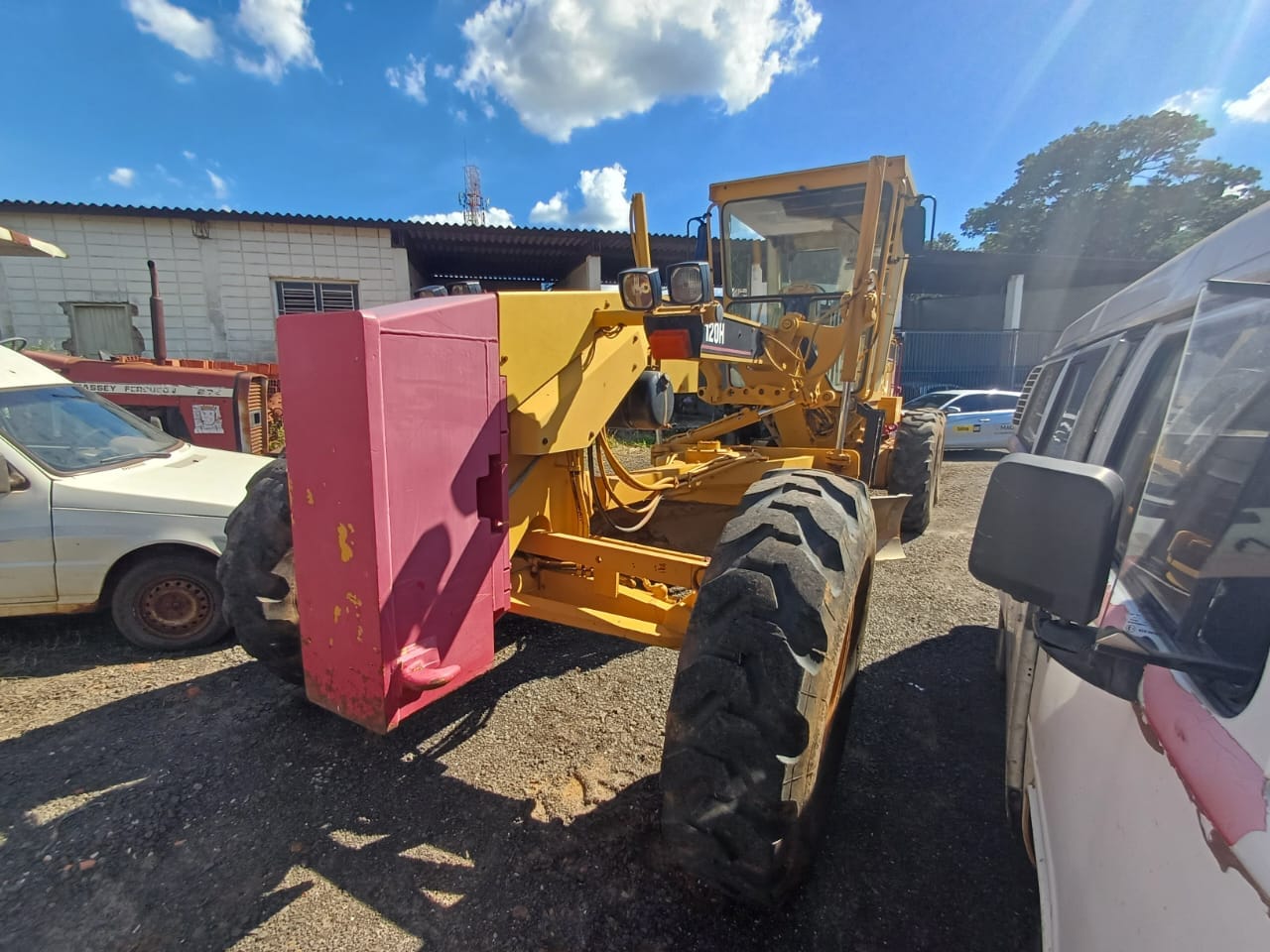 Motoniveladora Caterpillar 120H 2004 - Imagem 2