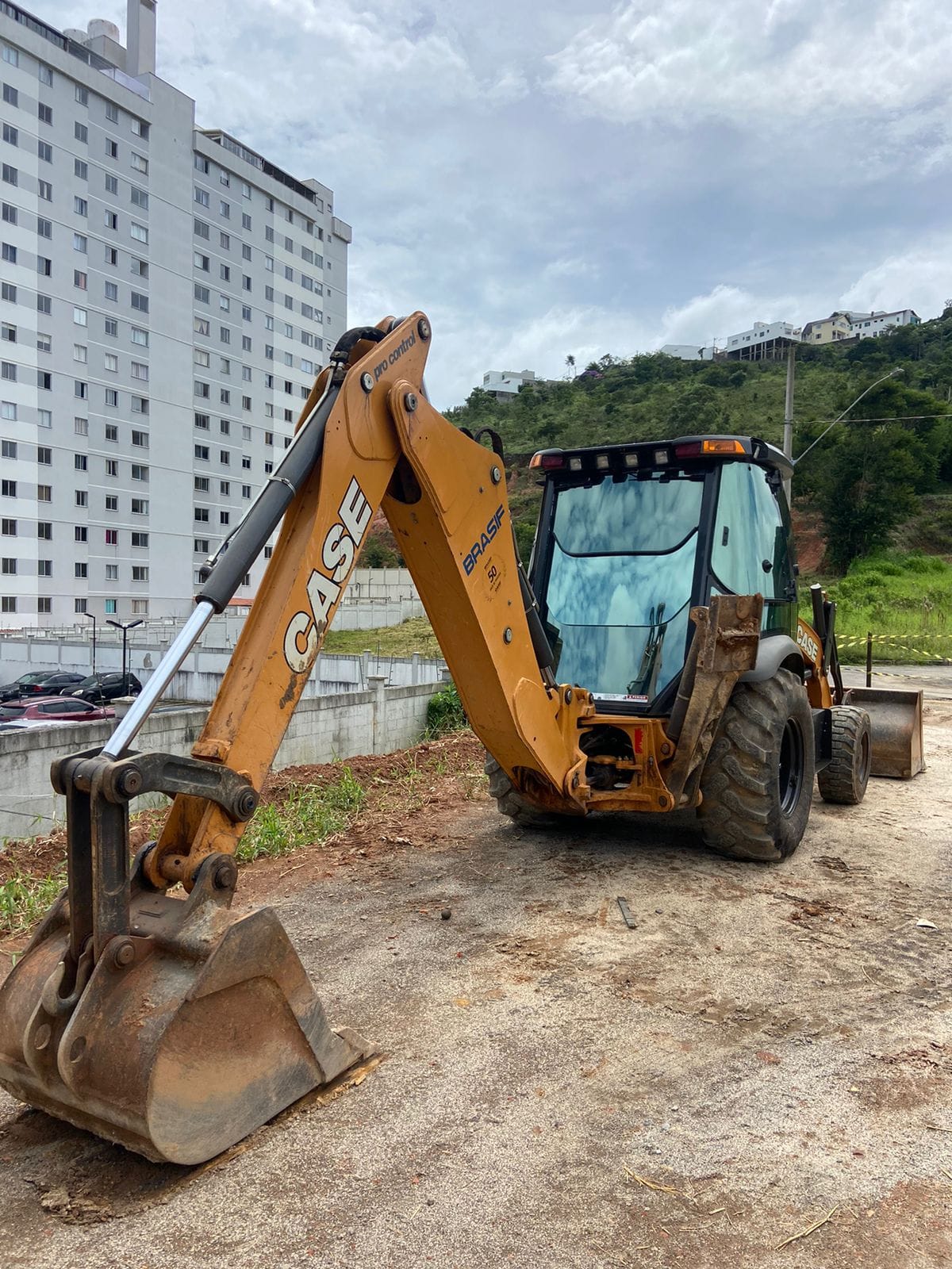 Retroescavadeira Case 580N 2020 - Imagem 2