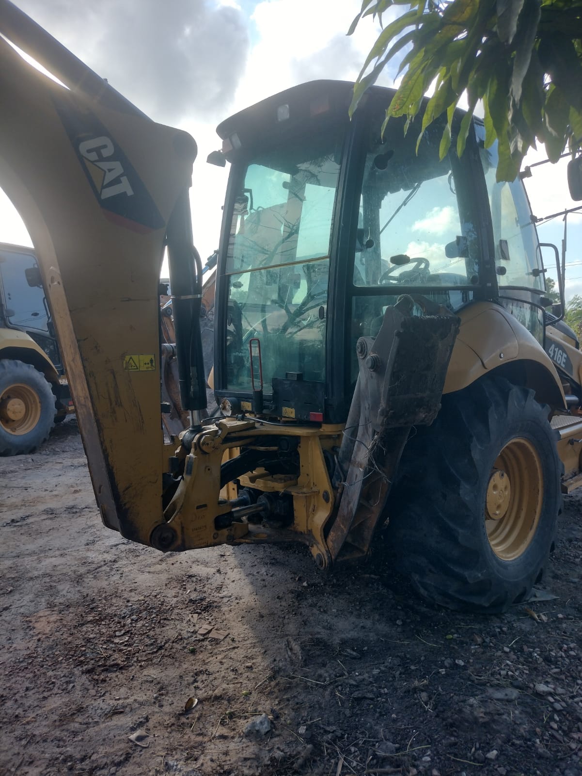 Retroescavadeira Caterpillar 416E 2016 - Imagem 1