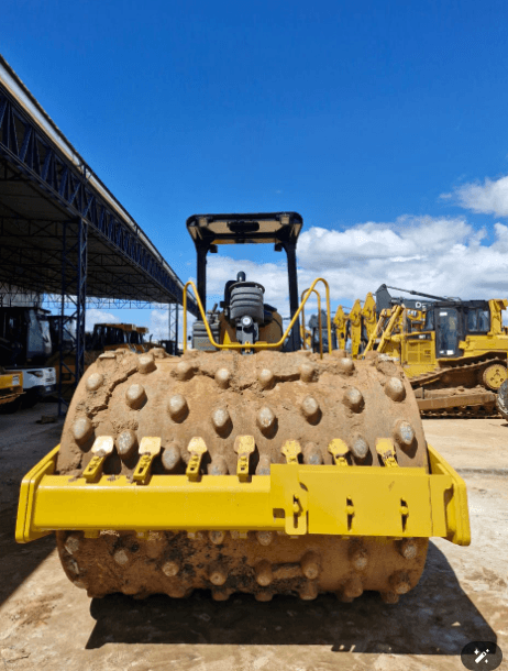 Rolo compactador Caterpillar CS56 2008 - Imagem 3
