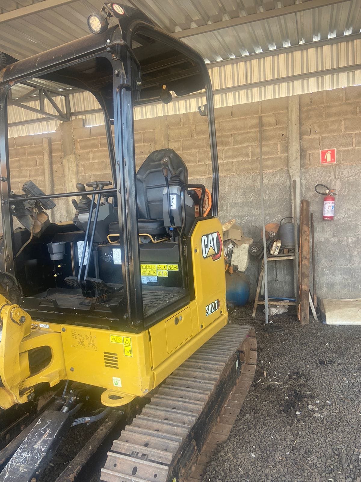 Mini Escavadeira Caterpillar 302.7D 2021 - Imagem 4
