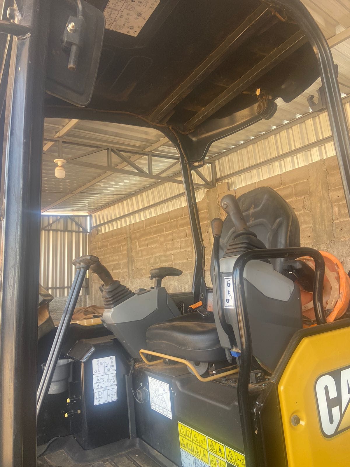 Mini Escavadeira Caterpillar 302.7D 2021 - Imagem 6