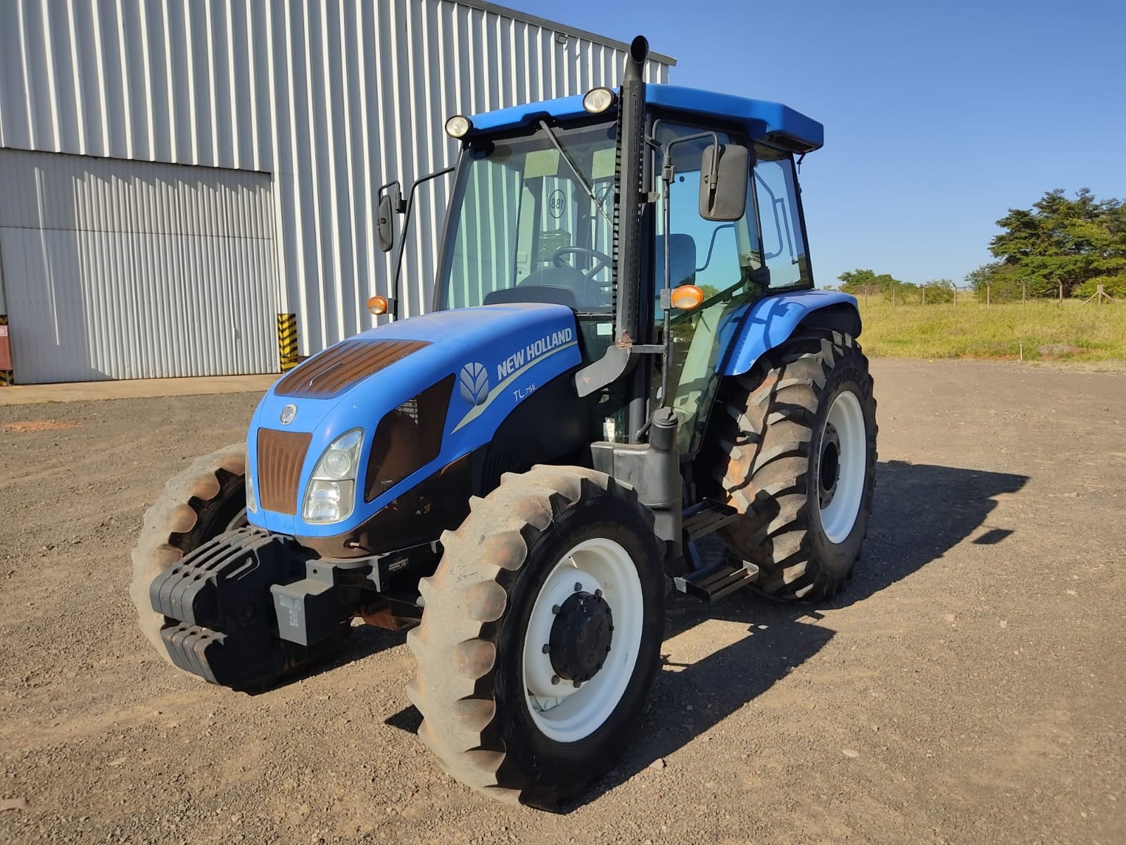 Trator agrícola New Holland TL 75E 2017 - Imagem 1