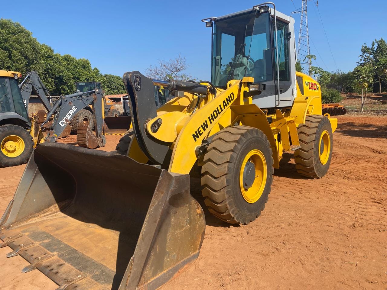 Pá Carregadeira New Holland W130 2010 - Imagem 1