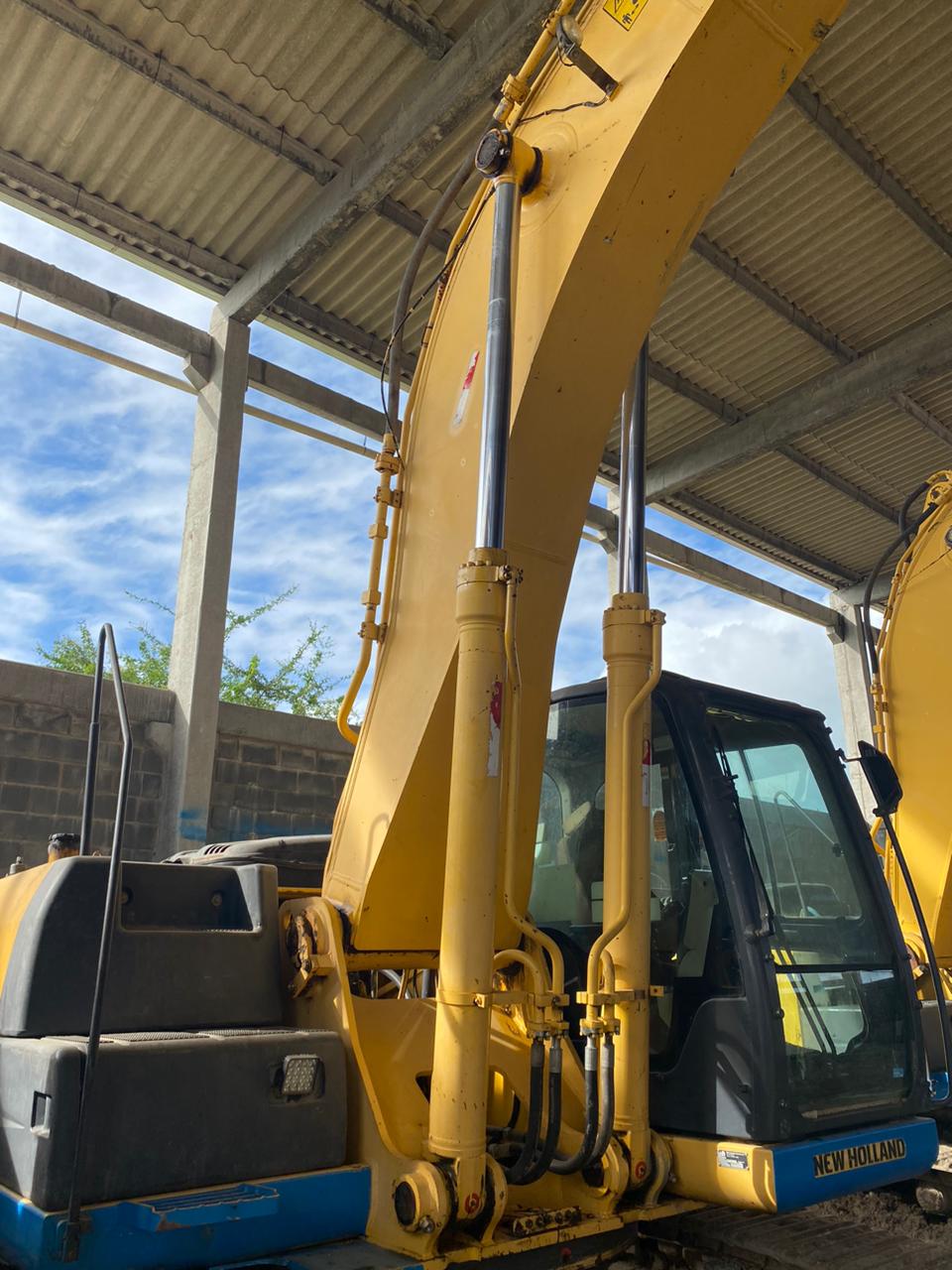 Escavadeira New Holland E385c 2016 - Imagem 2
