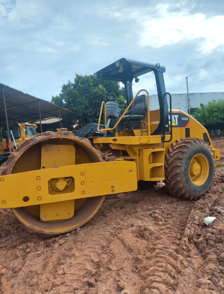 Rolo compactador Caterpillar CS533E 2011 - Imagem 2