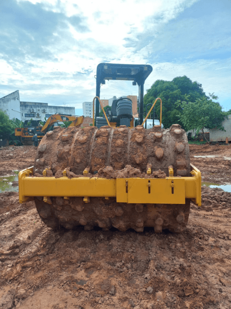 Rolo compactador Caterpillar CS533E 2011 - Imagem 3