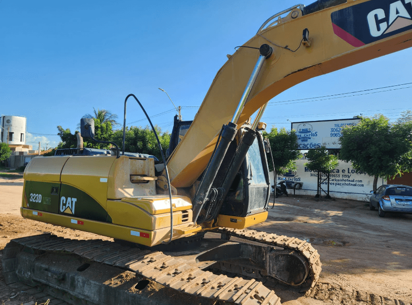 Escavadeira Caterpillar 323DL 2011 - Imagem 1