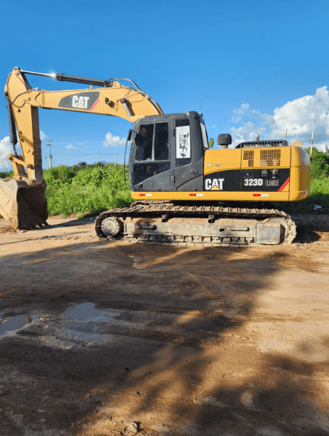 Escavadeira Caterpillar 323DL 2011 - Imagem 2