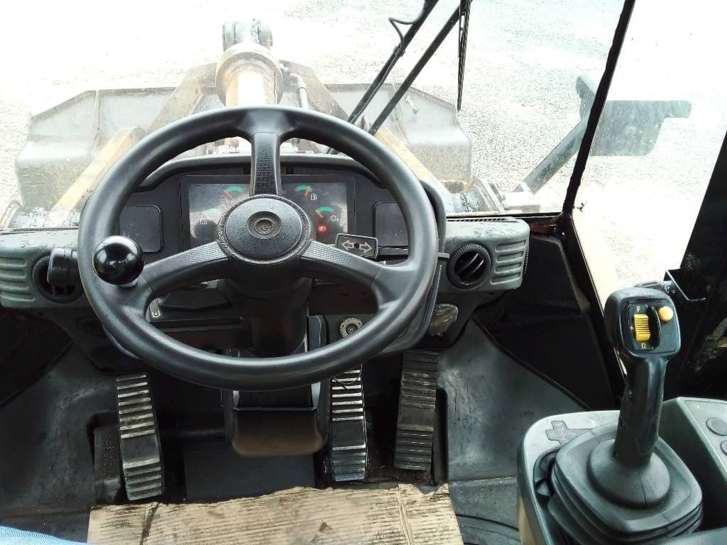 Pá Carregadeira Caterpillar  950H 2015 - Imagem 5