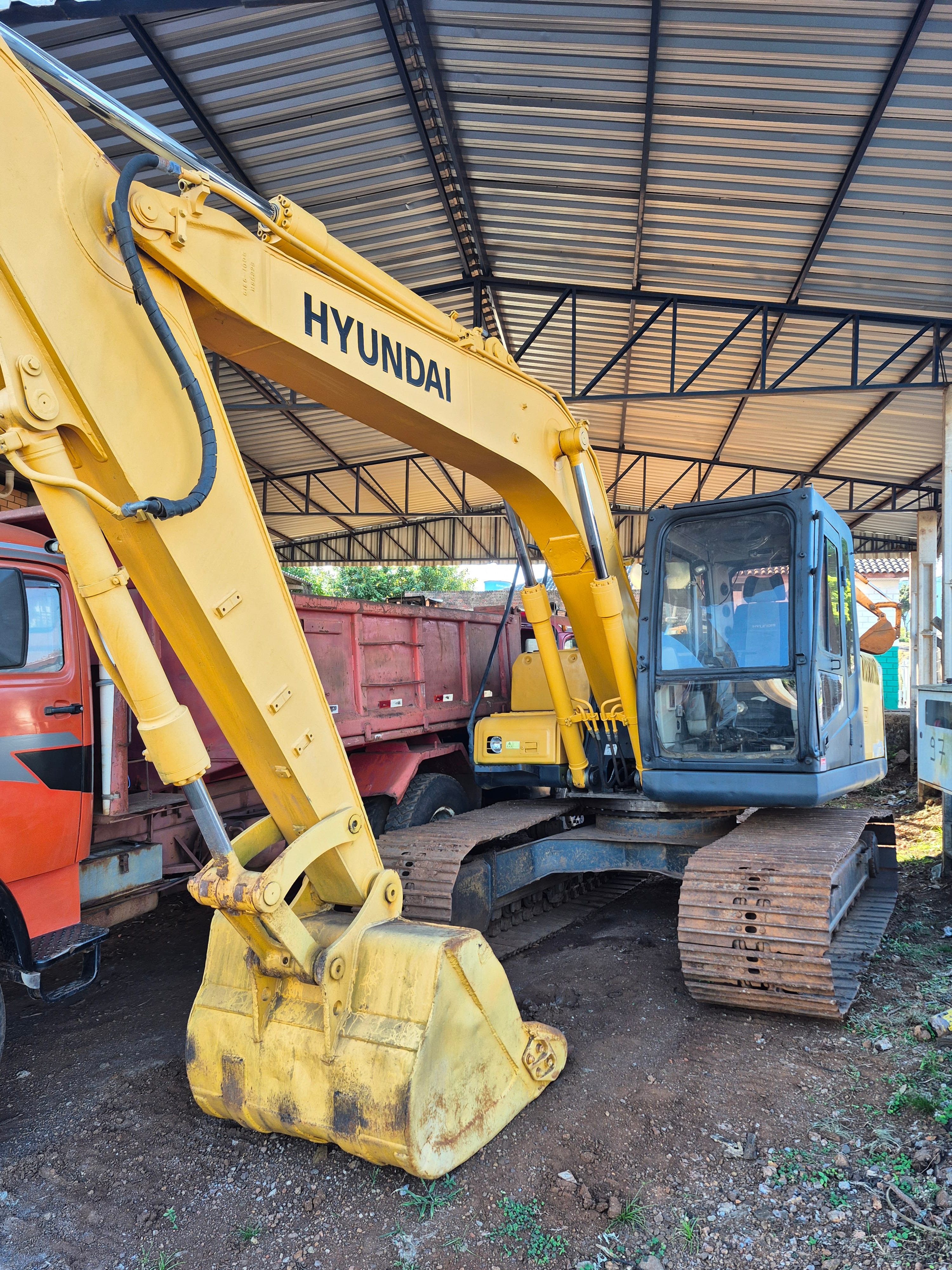 Escavadeira Hyundai R140Lc-7 2009 - Imagem 1