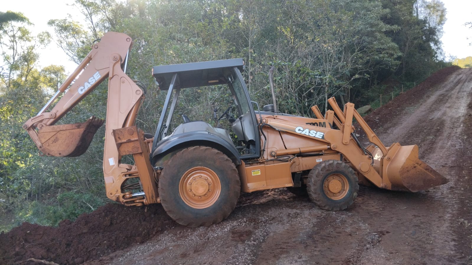 Retroescavadeira Case 580M 2012 - Imagem 2