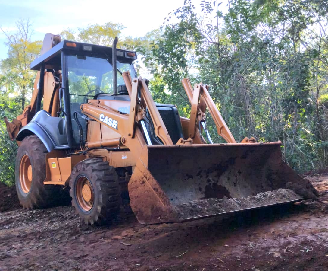 Retroescavadeira Case 580M 2012 - Imagem 1