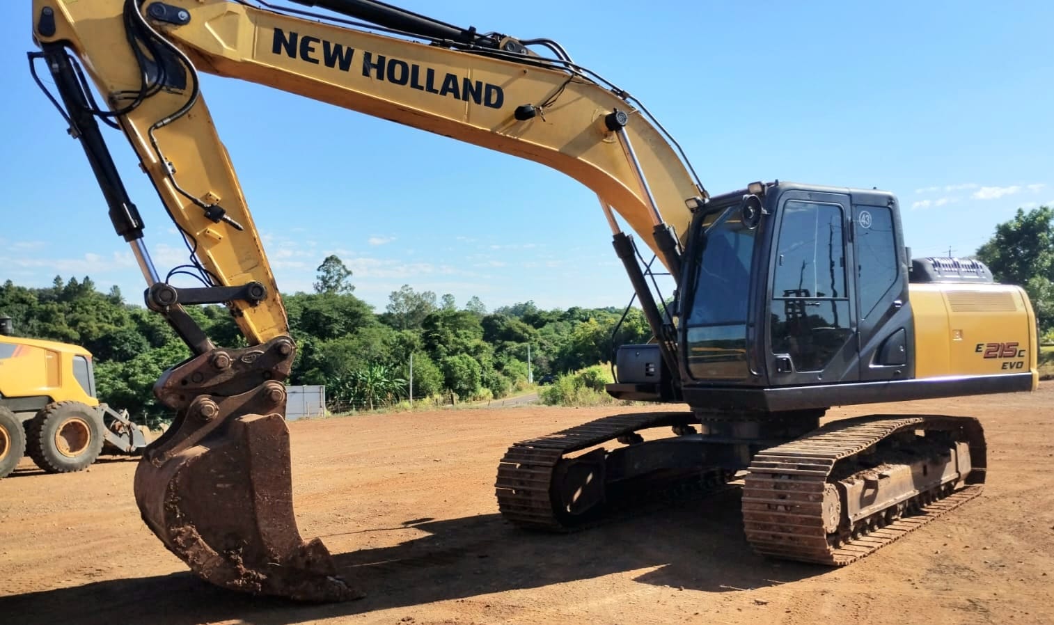 Escavadeira New Holland E215c Evo 2022 - Imagem 1