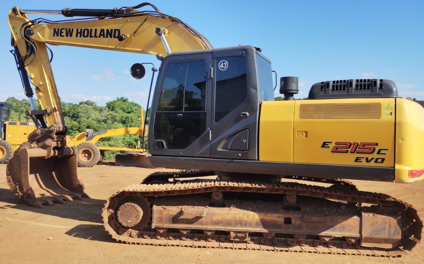 Escavadeira New Holland E215c Evo 2022 - Imagem 2