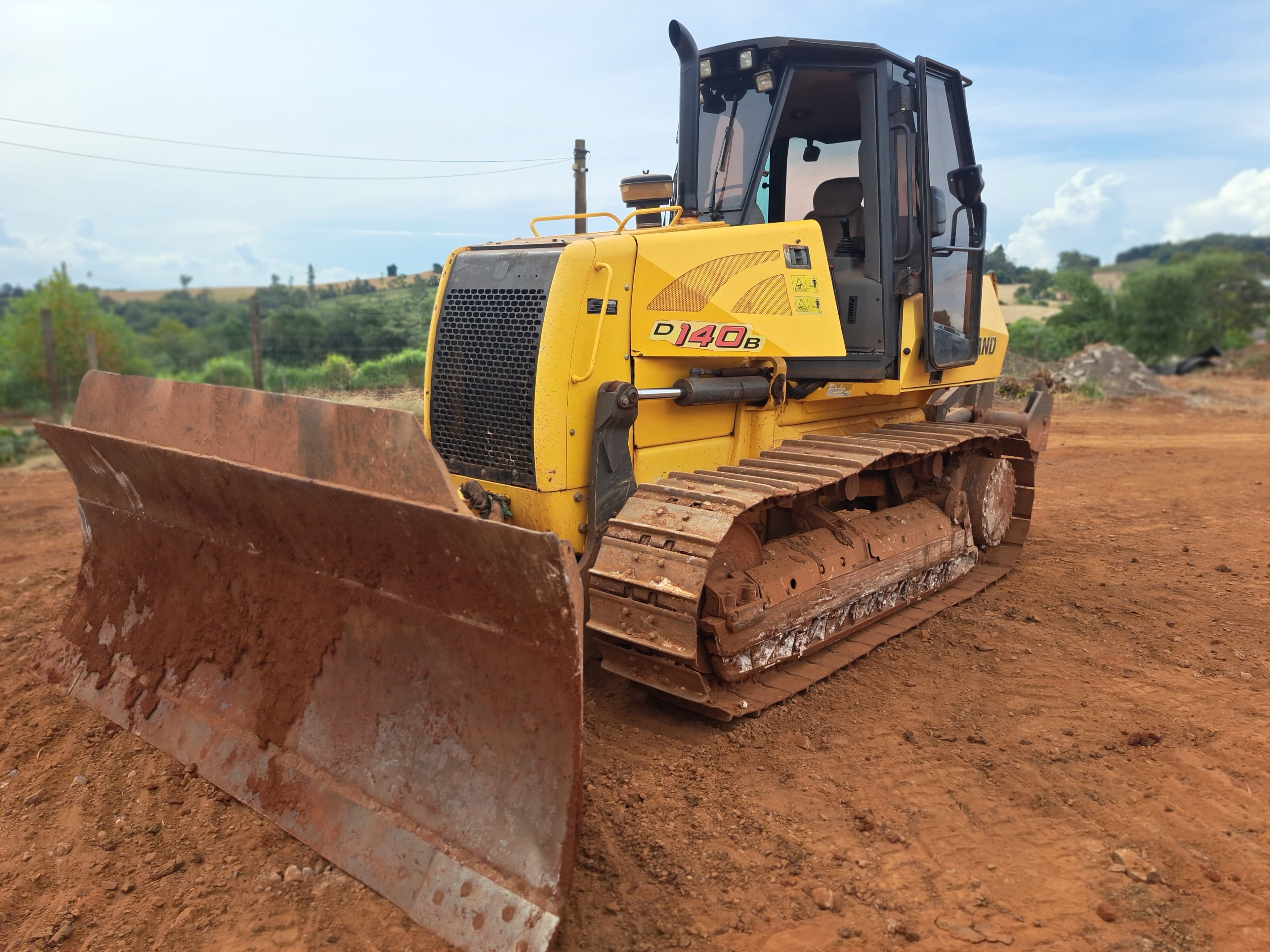 Trator de esteira New Holland D140B 2017 - Imagem 1