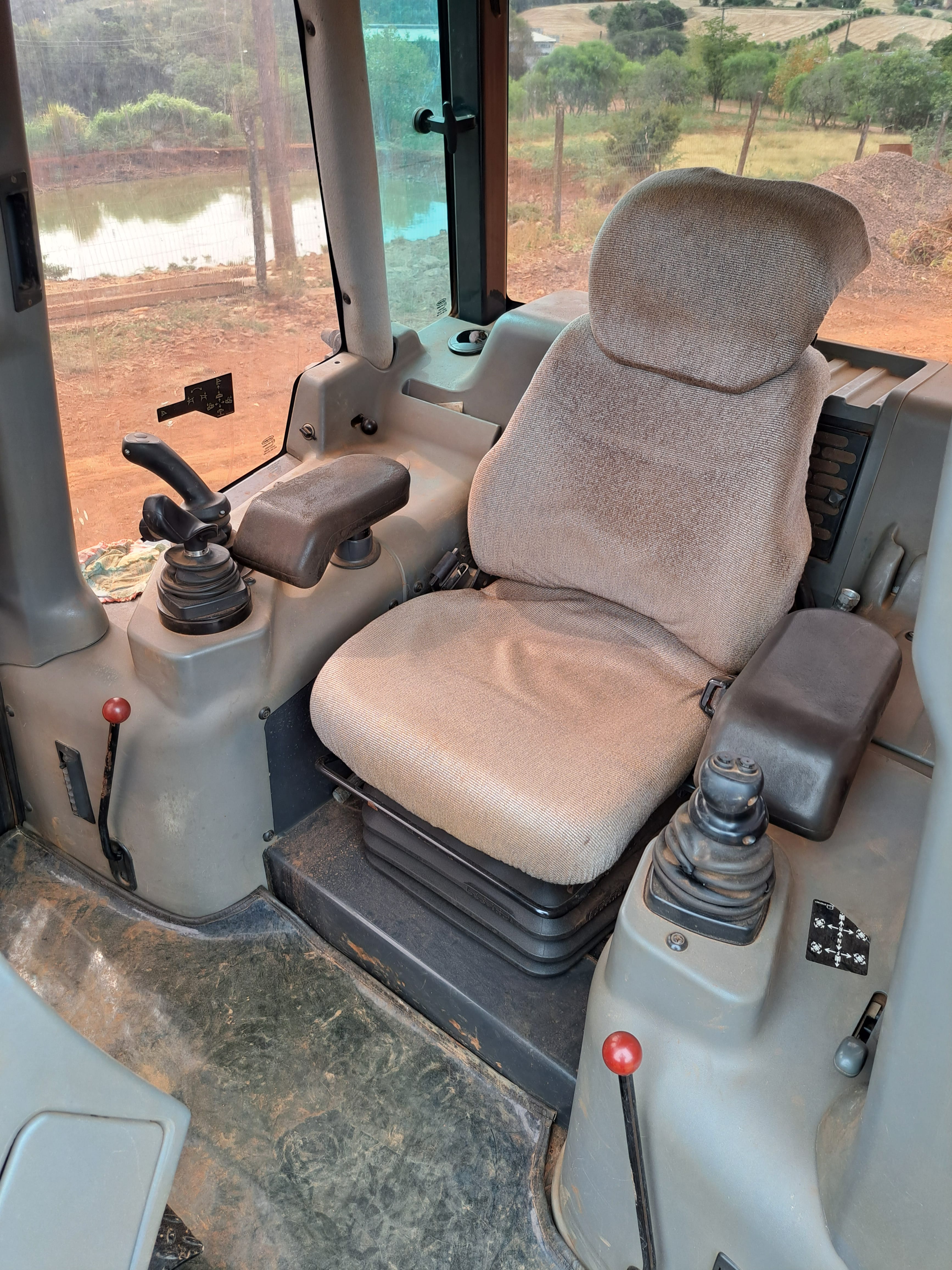 Trator de esteira New Holland D140B 2017 - Imagem 5