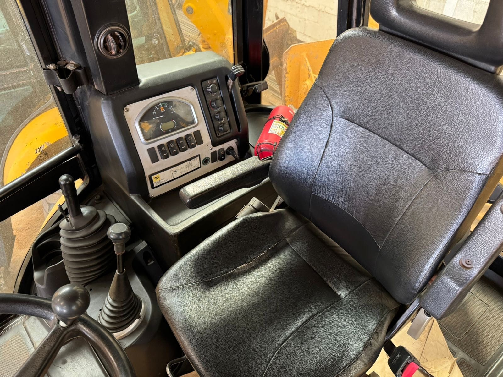 Retroescavadeira JCB 3CX 2019 - Imagem 4