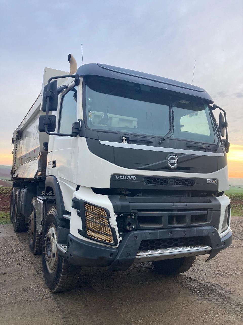 Caminhão Volvo FMX 500 2018 - Imagem 1