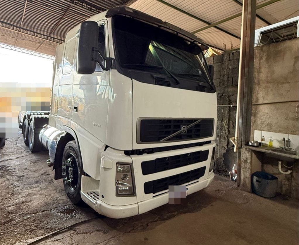 Caminhão Volvo FH440 2009 - Imagem 1