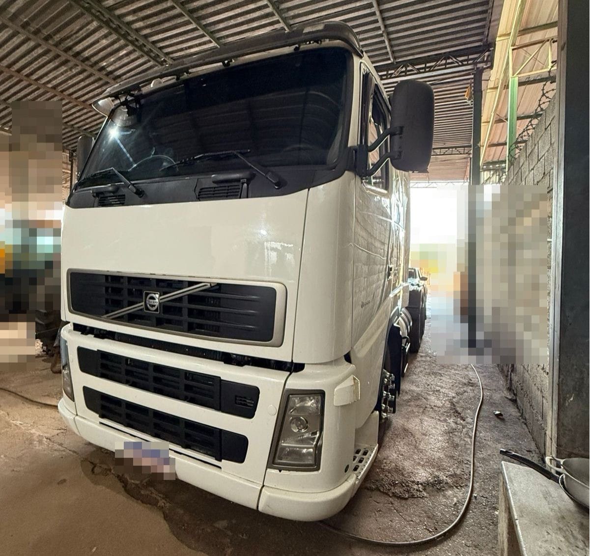 Caminhão Volvo FH440 2009 - Imagem 2