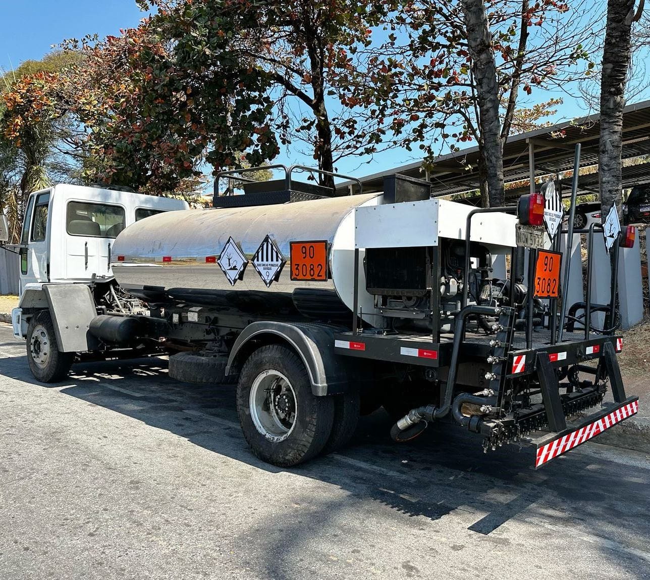 Caminhão Ford 1317-E 2006 - Imagem 1