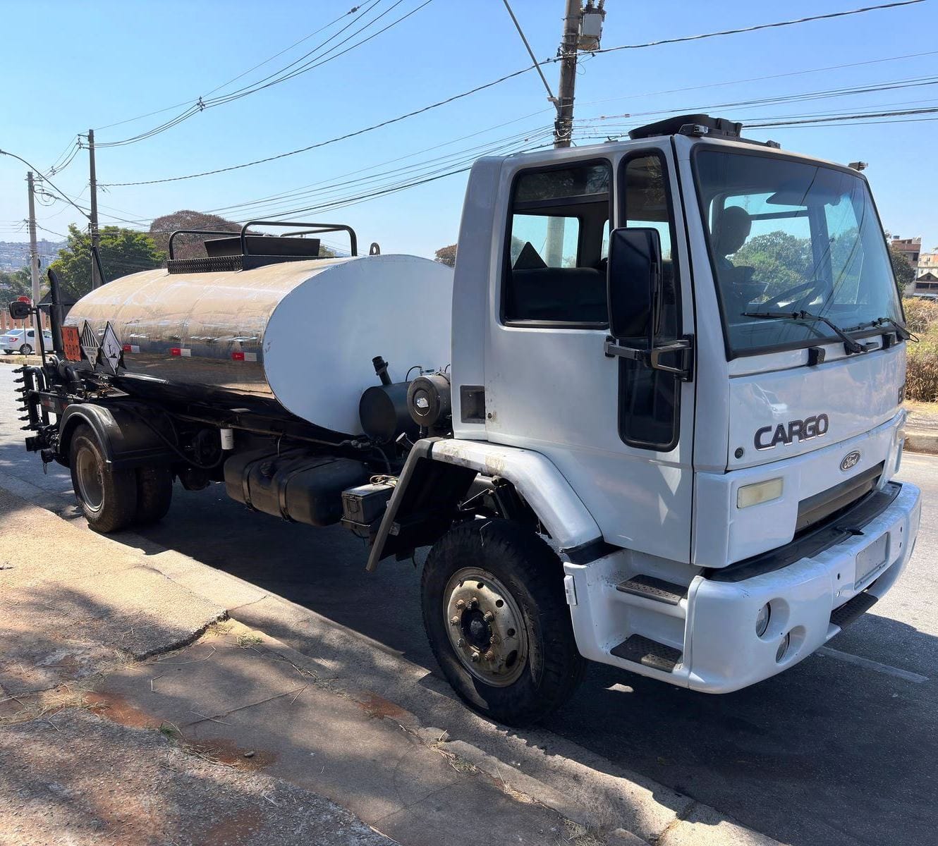Caminhão Ford 1317-E 2006 - Imagem 2