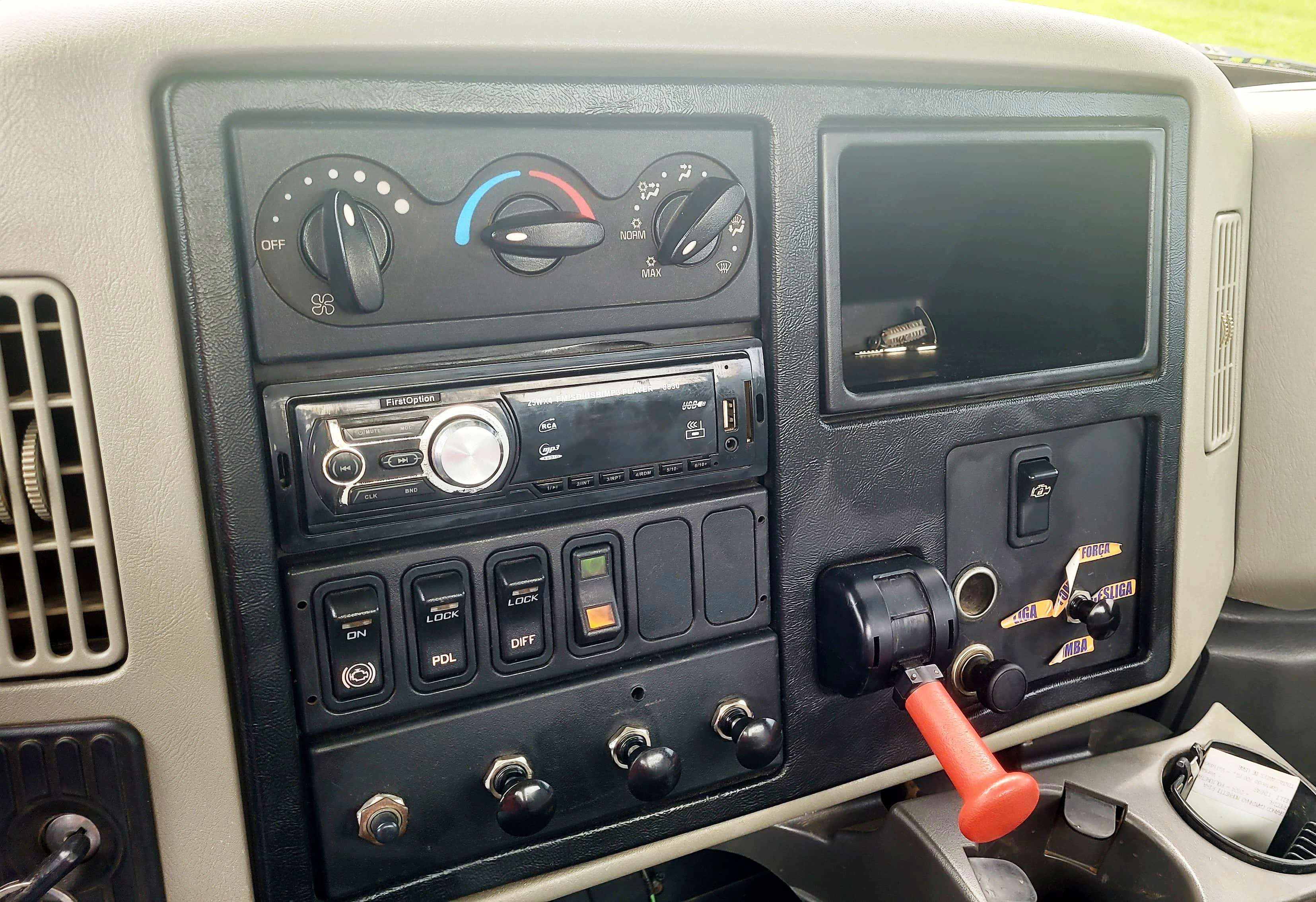 Caminhão INTERNATIONAL 4400 2015 - Imagem 13
