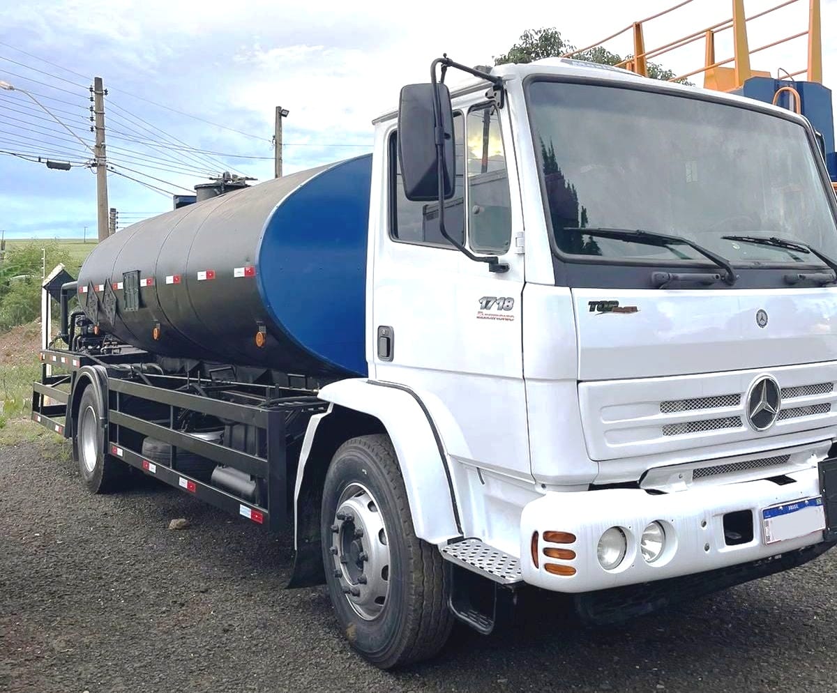 Caminhão Mercedes Benz 1718 2009 - Imagem 1