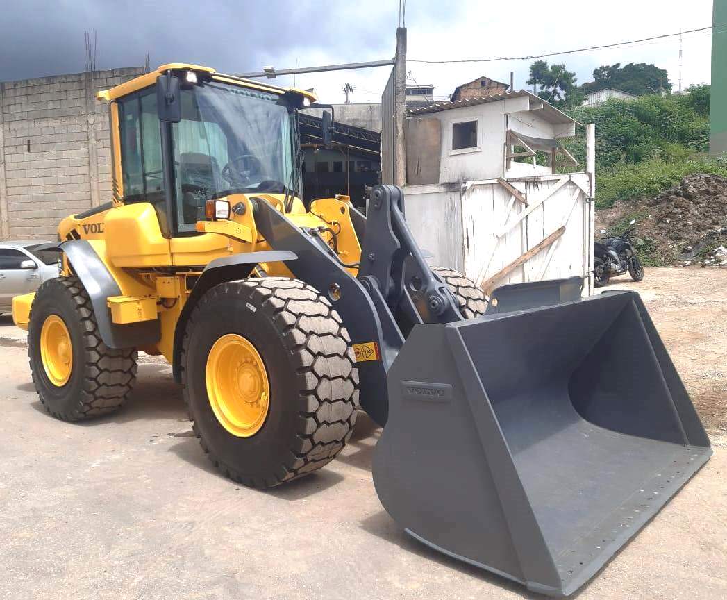 Pá Carregadeira Volvo L70 F 2014 - Imagem 2