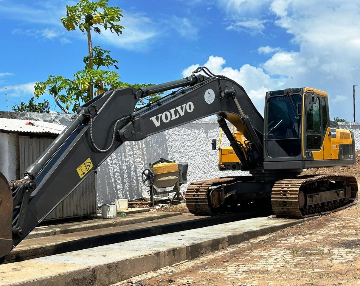 Escavadeira Volvo EC200 2021 - Imagem 1