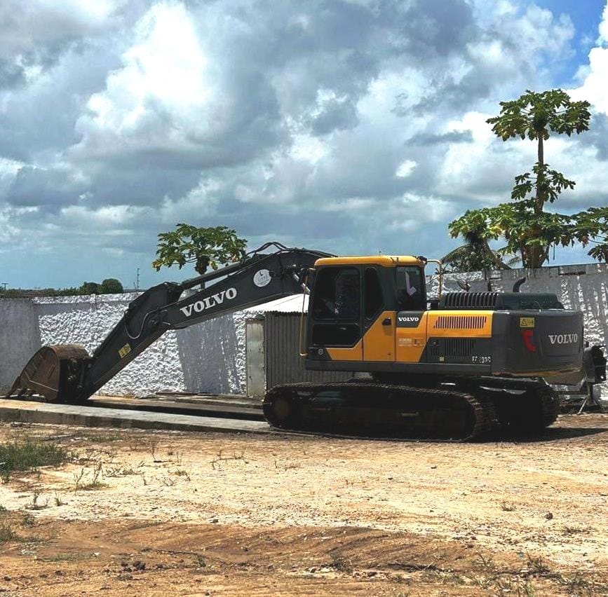 Escavadeira Volvo EC200 2021 - Imagem 2