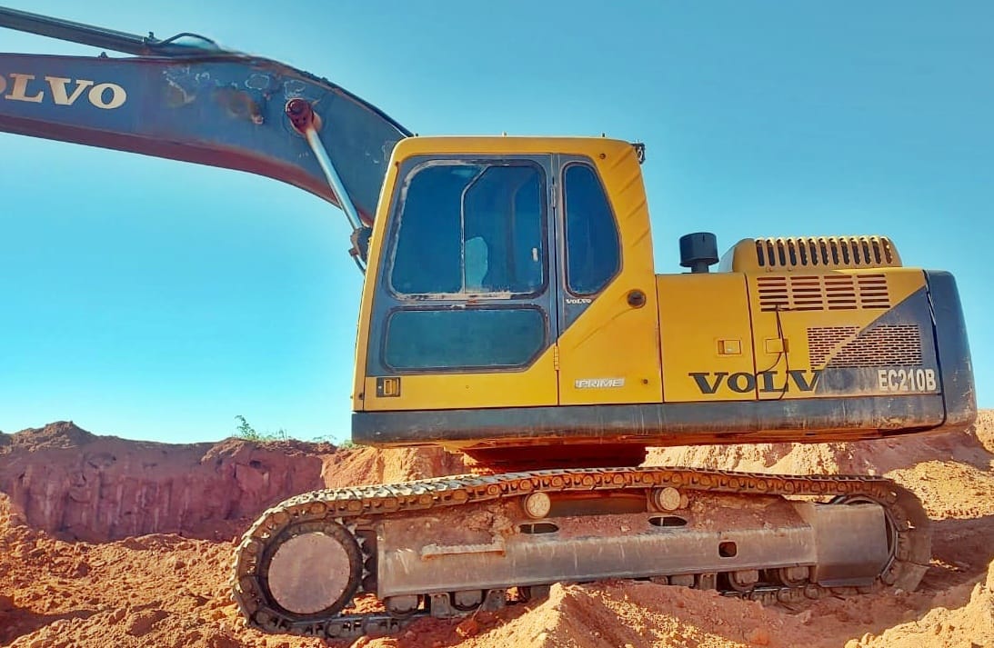 Escavadeira Volvo EC210 2011 - Imagem 1