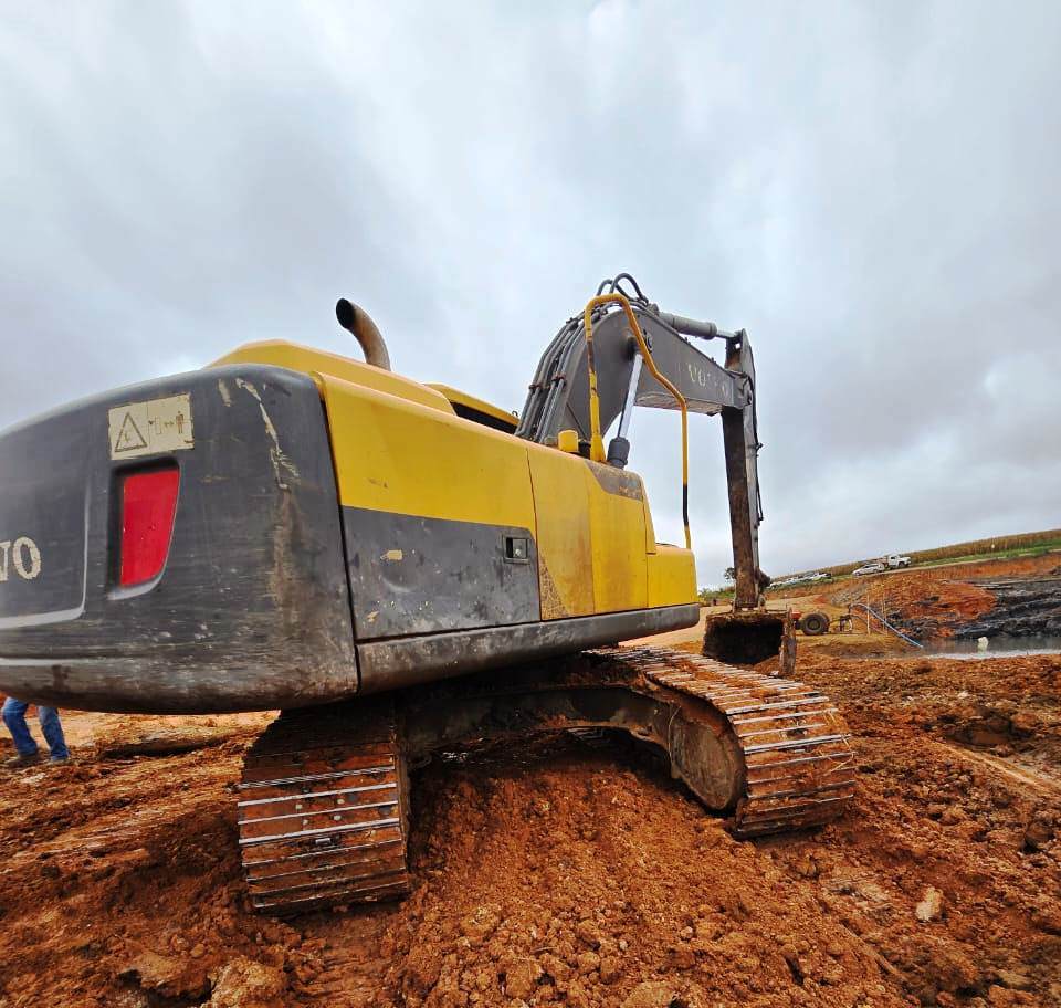 Escavadeira Volvo EC220 2016 - Imagem 2