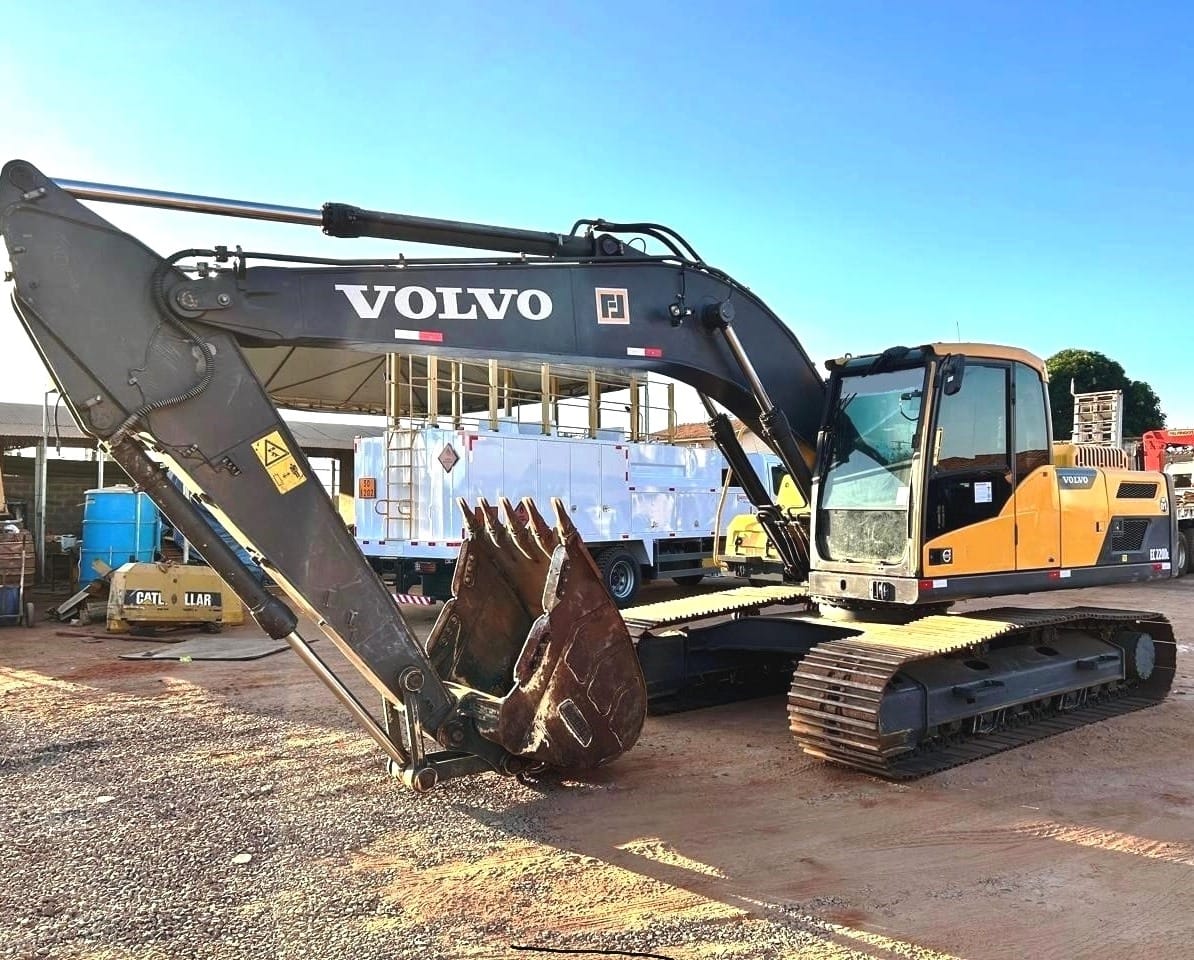 Escavadeira Volvo EC220 2020 - Imagem 1