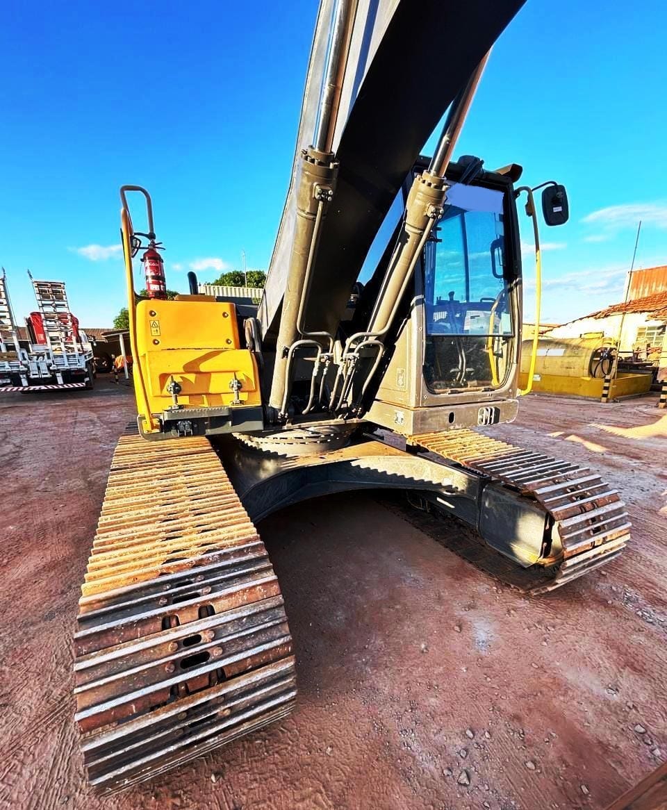 Escavadeira Volvo EC220 2020 - Imagem 8