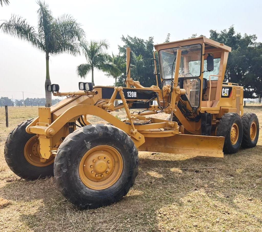 Motoniveladora Caterpillar 120H 2006 - Imagem 1