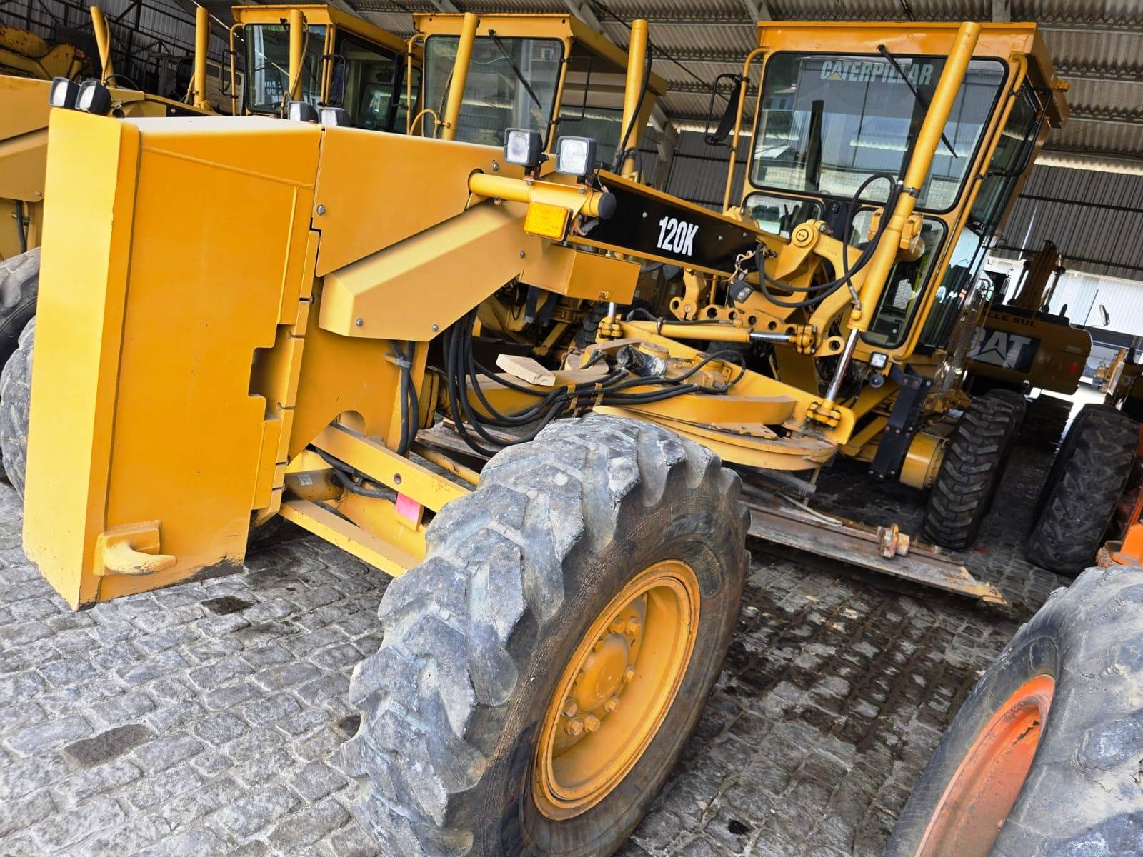 Motoniveladora Caterpillar 120K 2010 - Imagem 2
