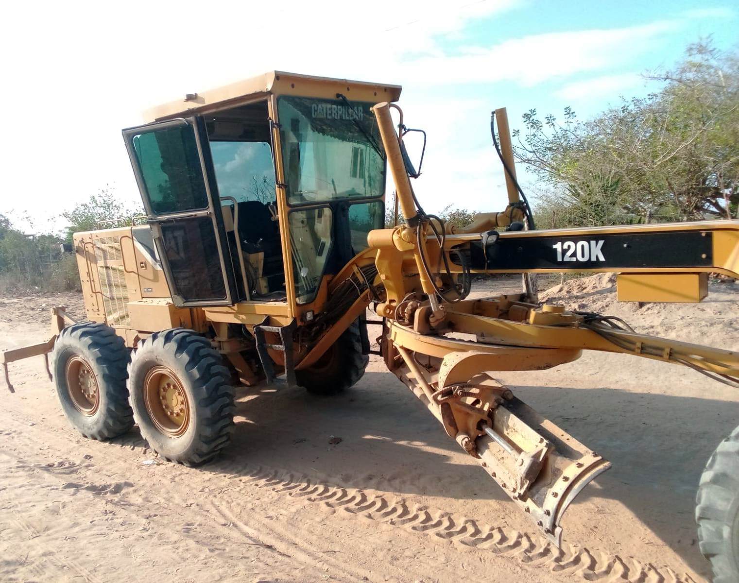 Motoniveladora Caterpillar 120K 2010 - Imagem 1