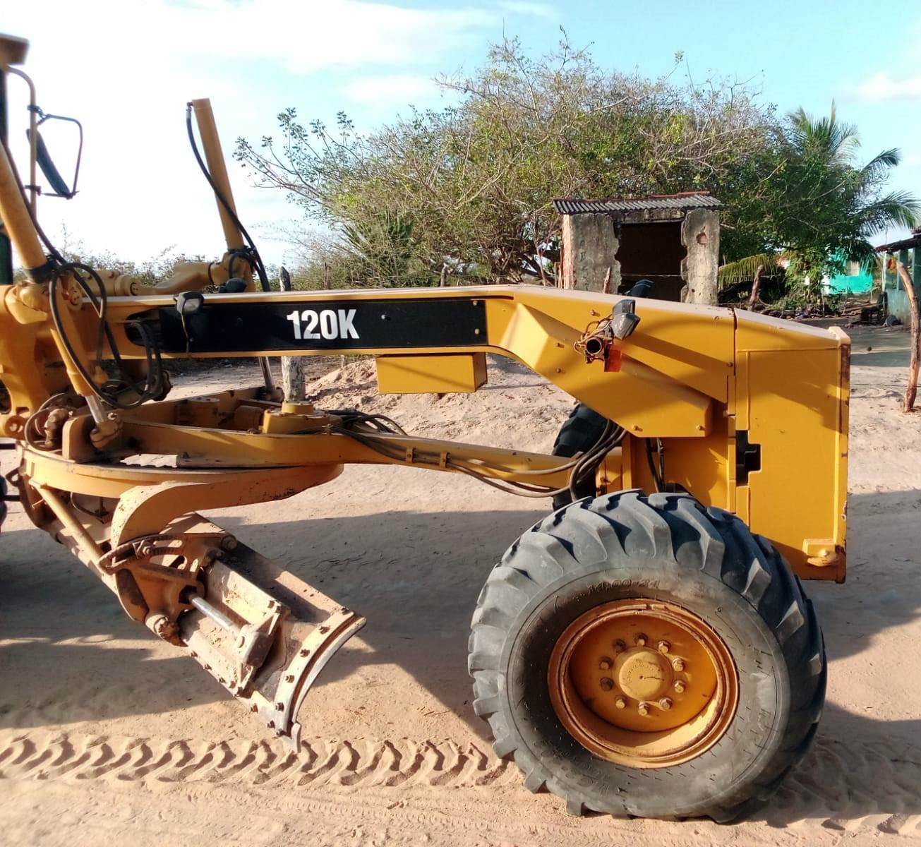 Motoniveladora Caterpillar 120K 2010 - Imagem 2